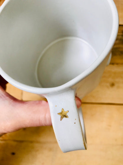 Tasse chapeau de sorcière - blanc et or - 2 imparfaite