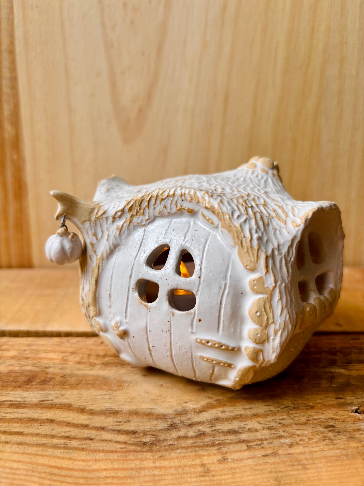 House 1 - white and gold tealight holder