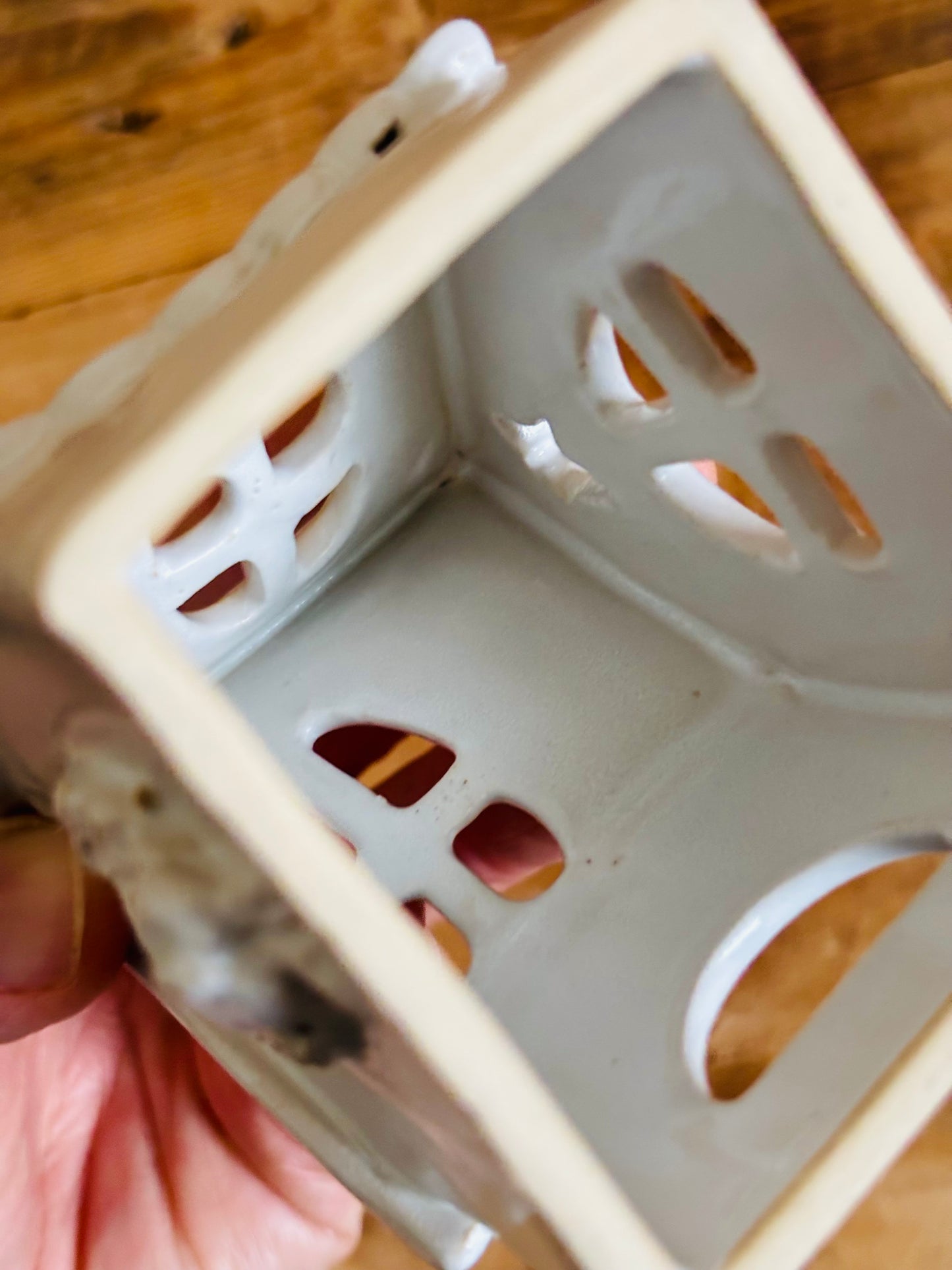 House 1 - white and gold tealight holder