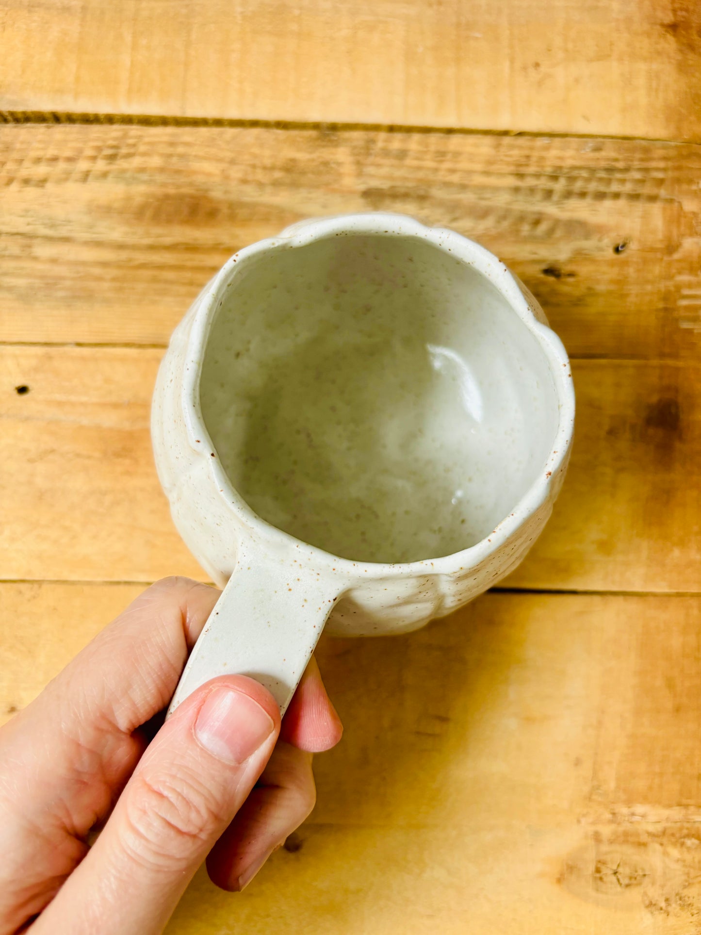 Tasse citrouille blanc moucheté