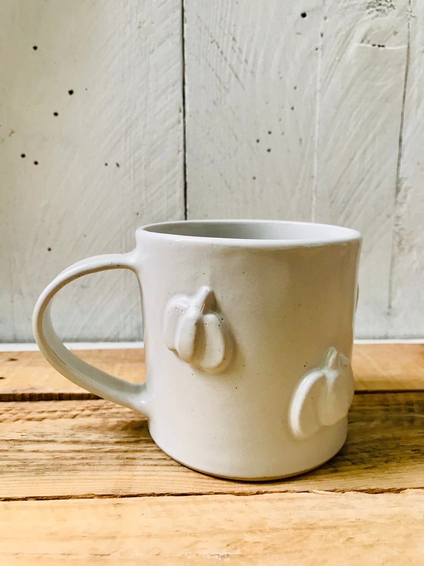 Mug with small white pumpkins