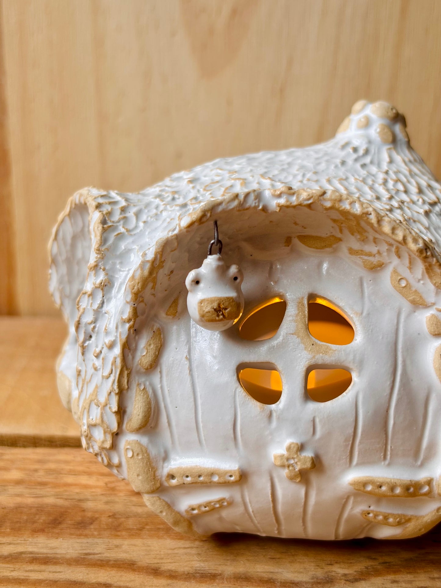 House 1 - white and gold tealight holder