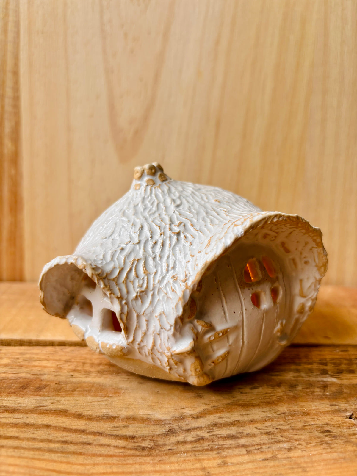 House 1 - white and gold tealight holder