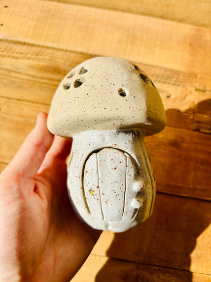 Maison champignon - photophore blanc moucheté et or 3