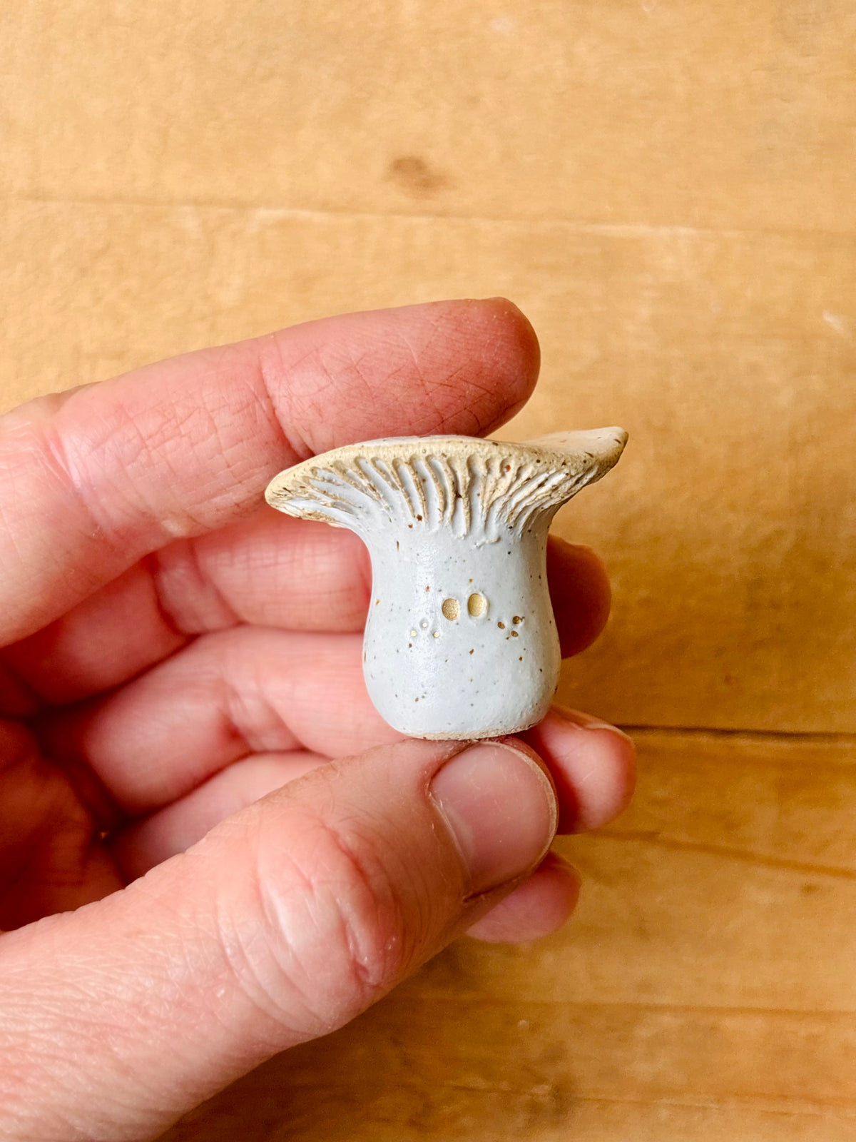 LEON MOYEN - champignon miniature blanc pyrité et or