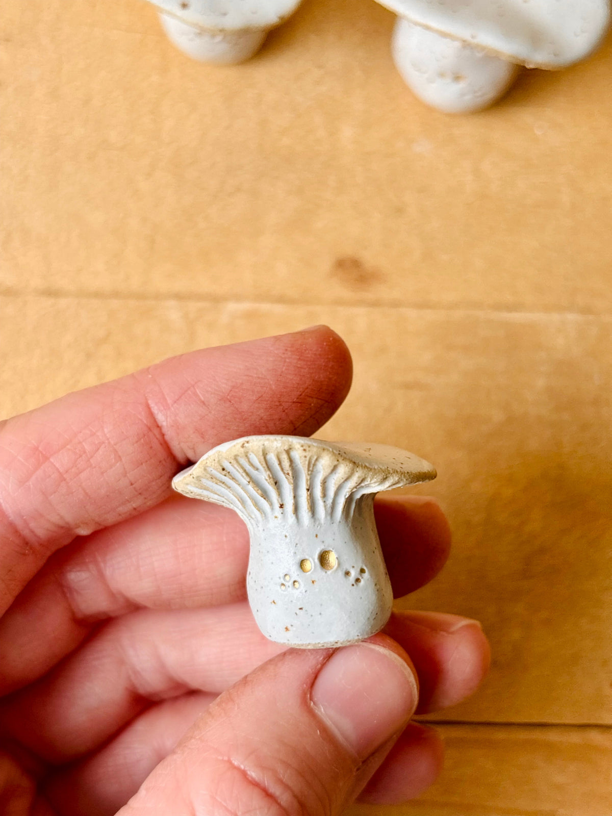 LEON PETIT - champignon miniature blanc pyrité et or